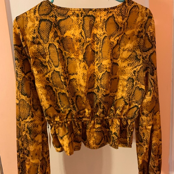 Long Sleeve Brown Snake Crop - Picture 5 of 6